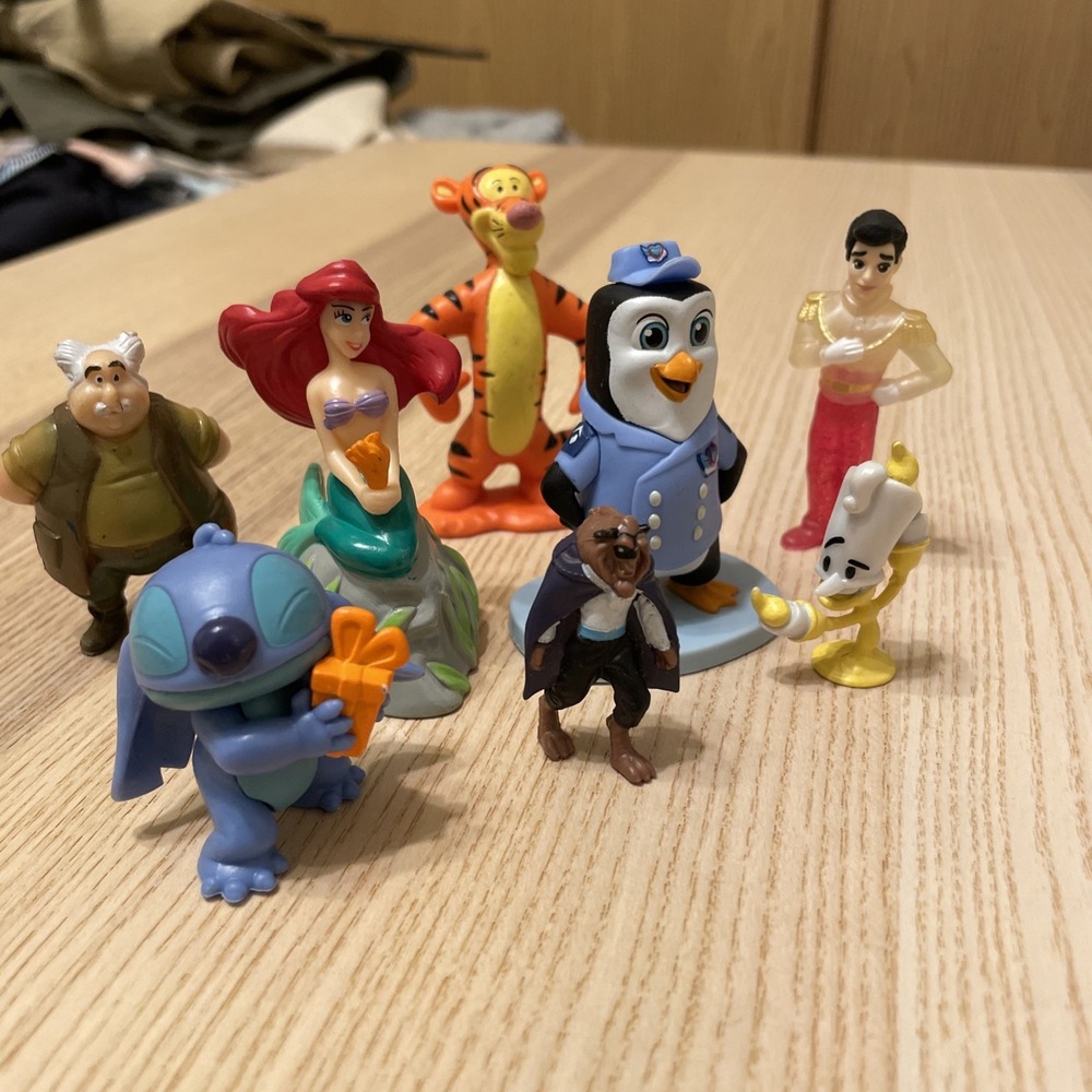 Lot of‎ 8 miscellaneous Disney PVC characters